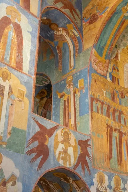 Fresques médiévales colorées couvrant les voûtes de la Collegiata de San Gimignano