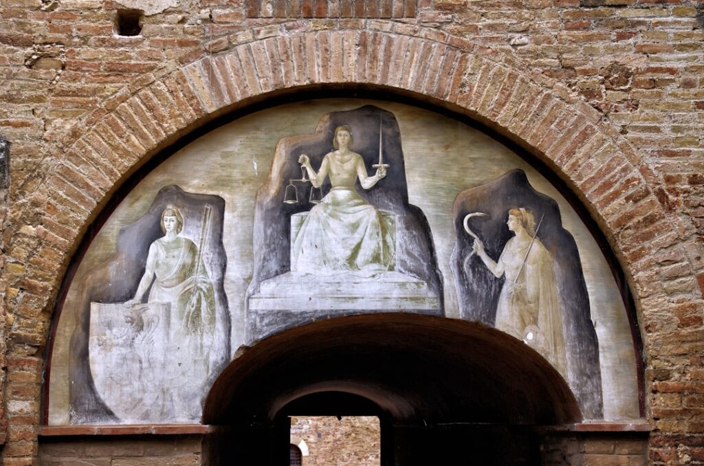 Circuit des places mythiques de San-gimignano travel tourism landmark